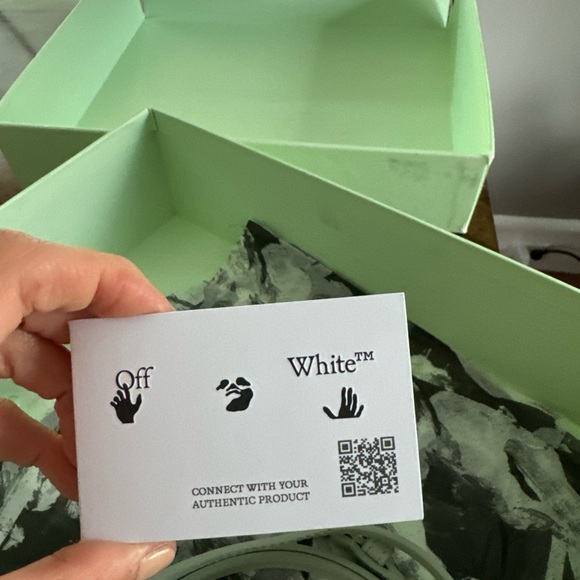 BRAND NEW Off-White Jitney 1.4' Purse Handbag Tote Calfskin Quilted Off White - Picture 5 of 9